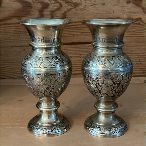 Pair of Vintage Heavy Brass Etched India Vases - Picture 1 of 12
